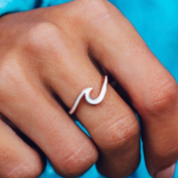 🌟Host Pick🌟 Ocean Wave Silver Ring Size 8 - Picture 8 of 15